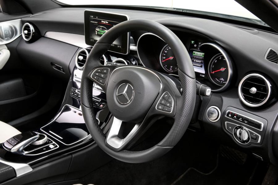 Интерьер Mercedes-Benz C350 e Avantgarde Line 2016 года  (AU) (фото 11 из 11)